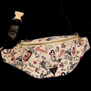 Guess Fanny pack 🌞🌺🧚🏽‍♀️